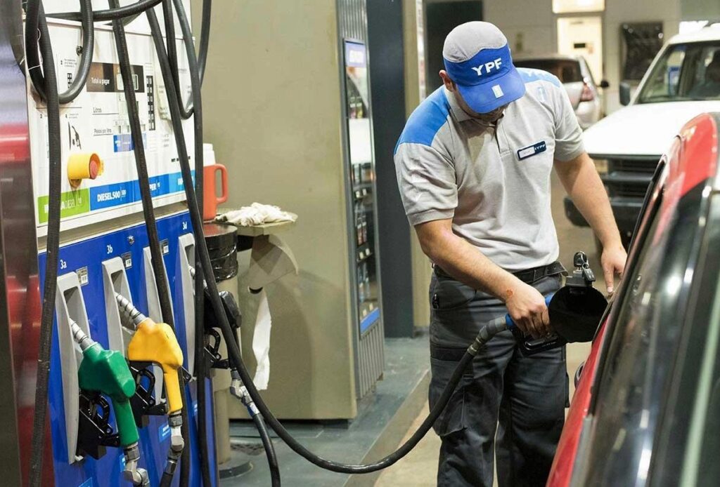 YPF aumentó las naftas un 4,5%