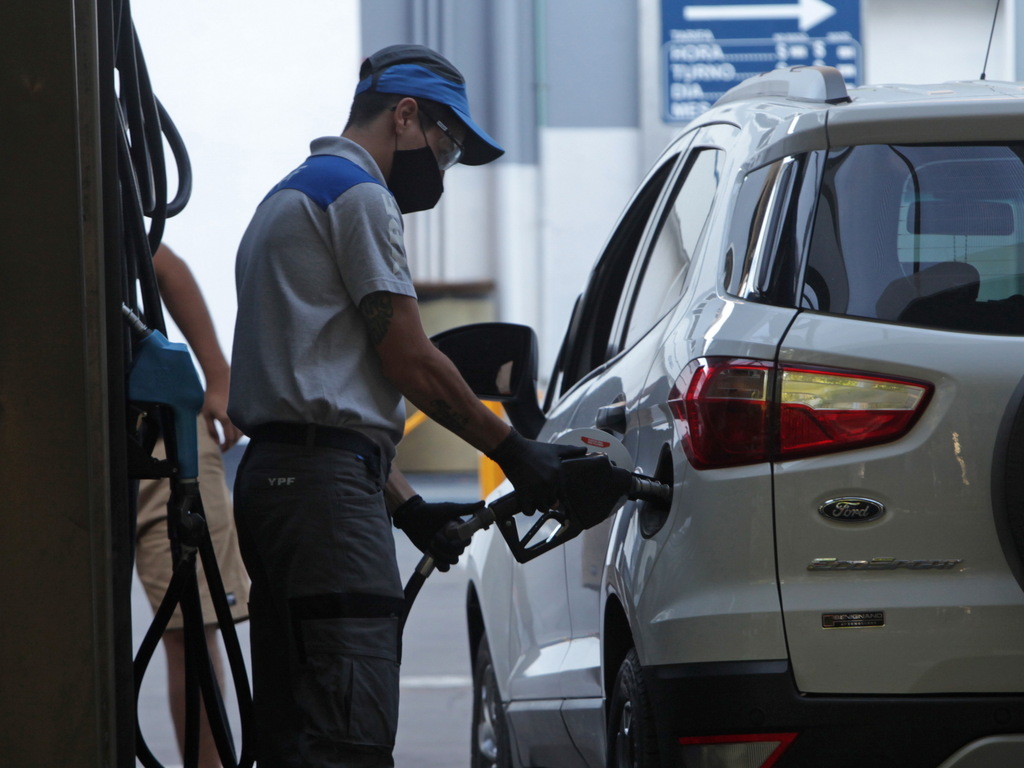 Aumentaron los combustibles: a cuánto subió el precio de la nafta