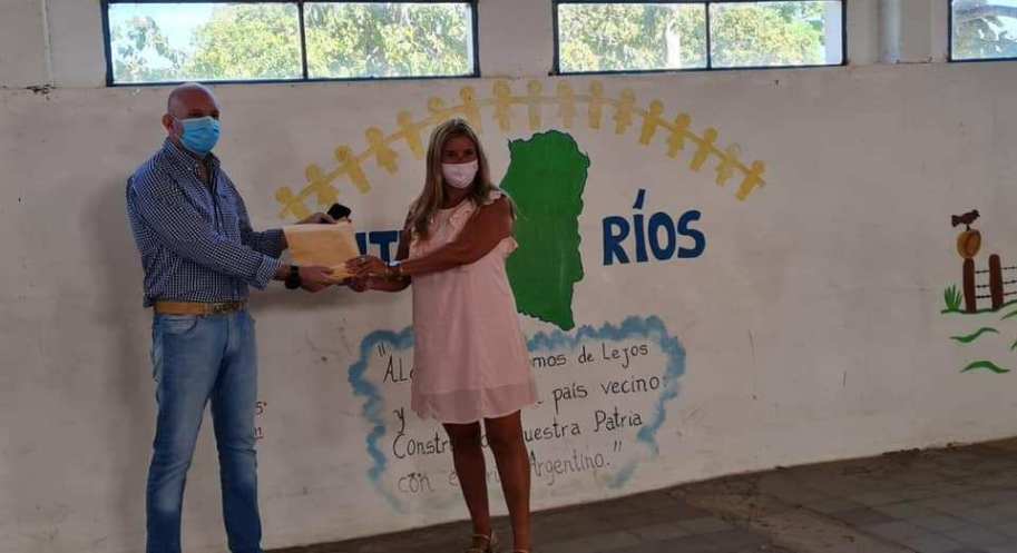 El presidente Comunal de Aldea Spatzenkutter entregó el proyecto para la construcción de un nuevo colegio secundario