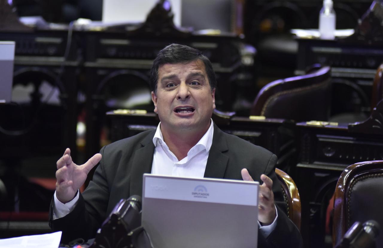 CASARETTO QUIERE QUE LOS JUECES PAGUEN GANANCIAS