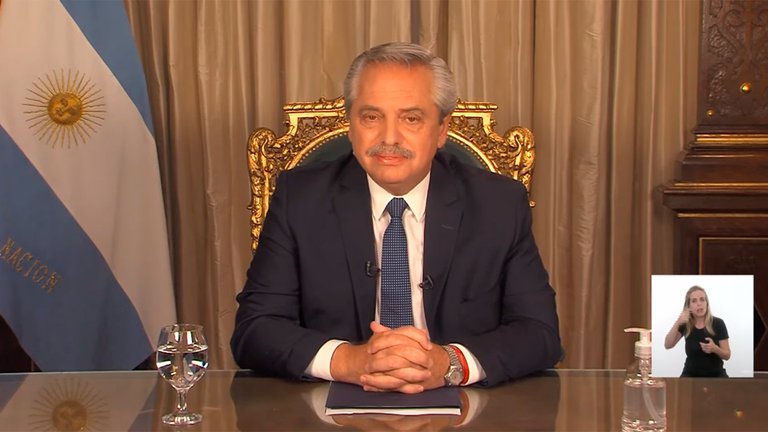 En cadena nacional, con foco en los viajes al exterior, Fernández habló de la segunda ola y del faltante de vacunas