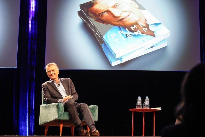 Macri presentó su libro: “Vamos a volver al poder con la enseñanza adquirida”