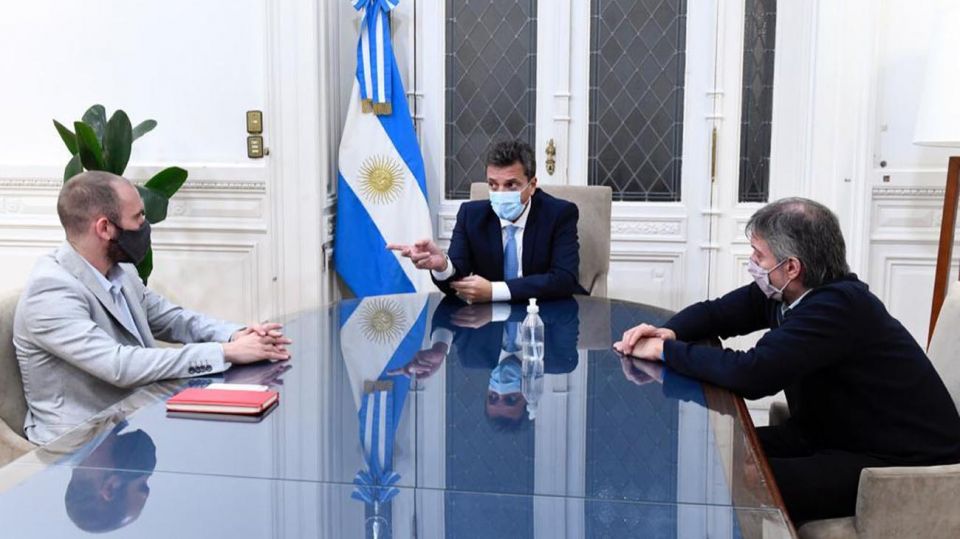Máximo Kirchner avanza junto a Martín Guzmán y Sergio Massa para estirar los plazos de la deuda con el FMI