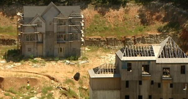 El pueblo de millonarios que hoy es fantasma: por qué naufragó el proyecto y cómo son las casas de estilo