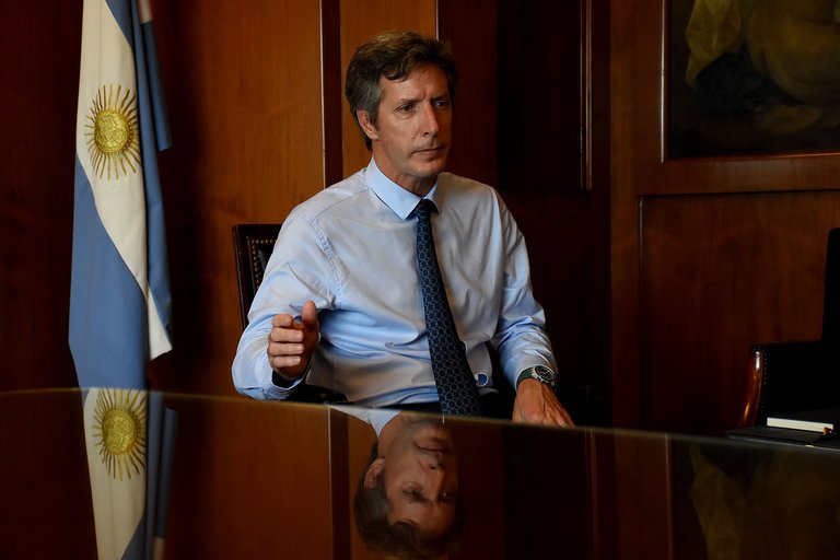 Procesaron a un ex secretario de Finanzas del macrismo por negociaciones incompatibles en el “Megacanje II”