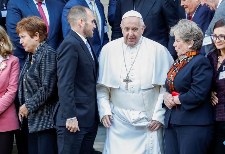 Los vínculos entre el papa Francisco y Guzmán tienen un puente firme
