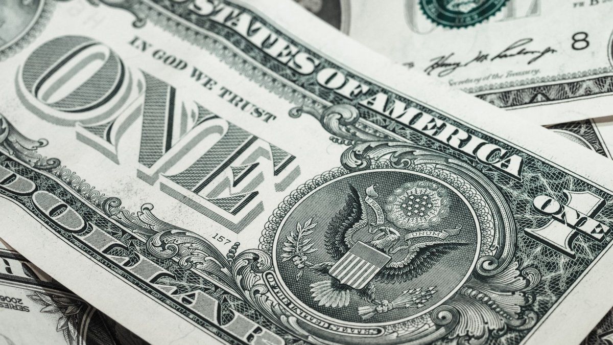 Mientras subió el blue, el dólar cayó en el mundo a mínimos de casi dos meses