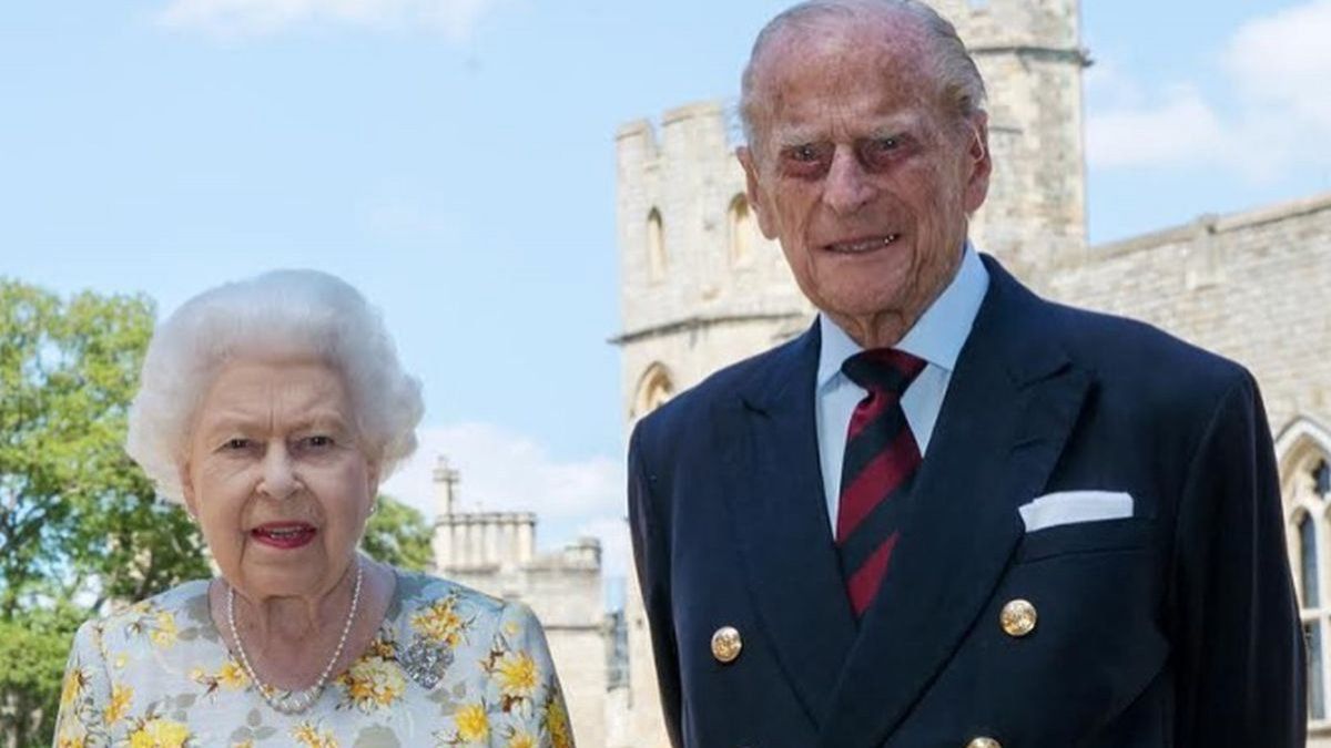 Isabel II encabeza el funeral del duque de Edimburgo: el último adiós a Felipe en Windsor