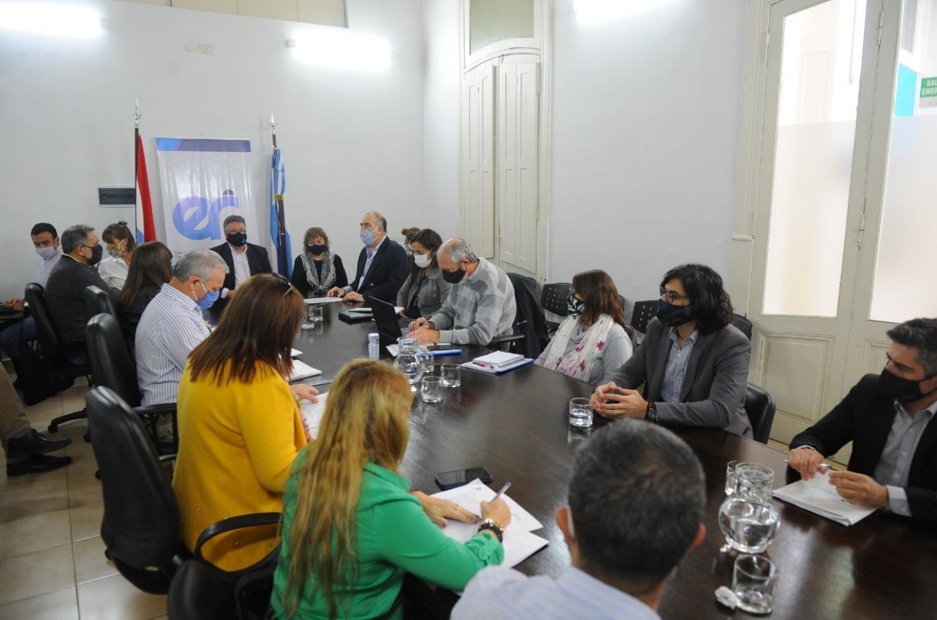Los gremios estatales aceptaron el nuevo ofrecimiento del gobierno provincial