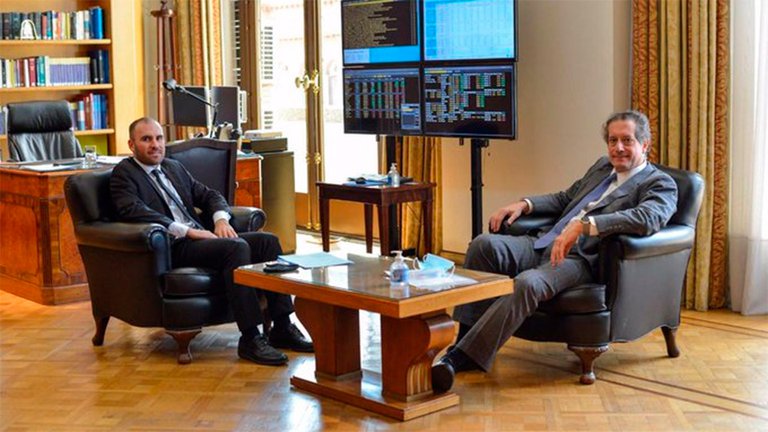 Crece la presión para que el Gobierno suba las tasas de interés