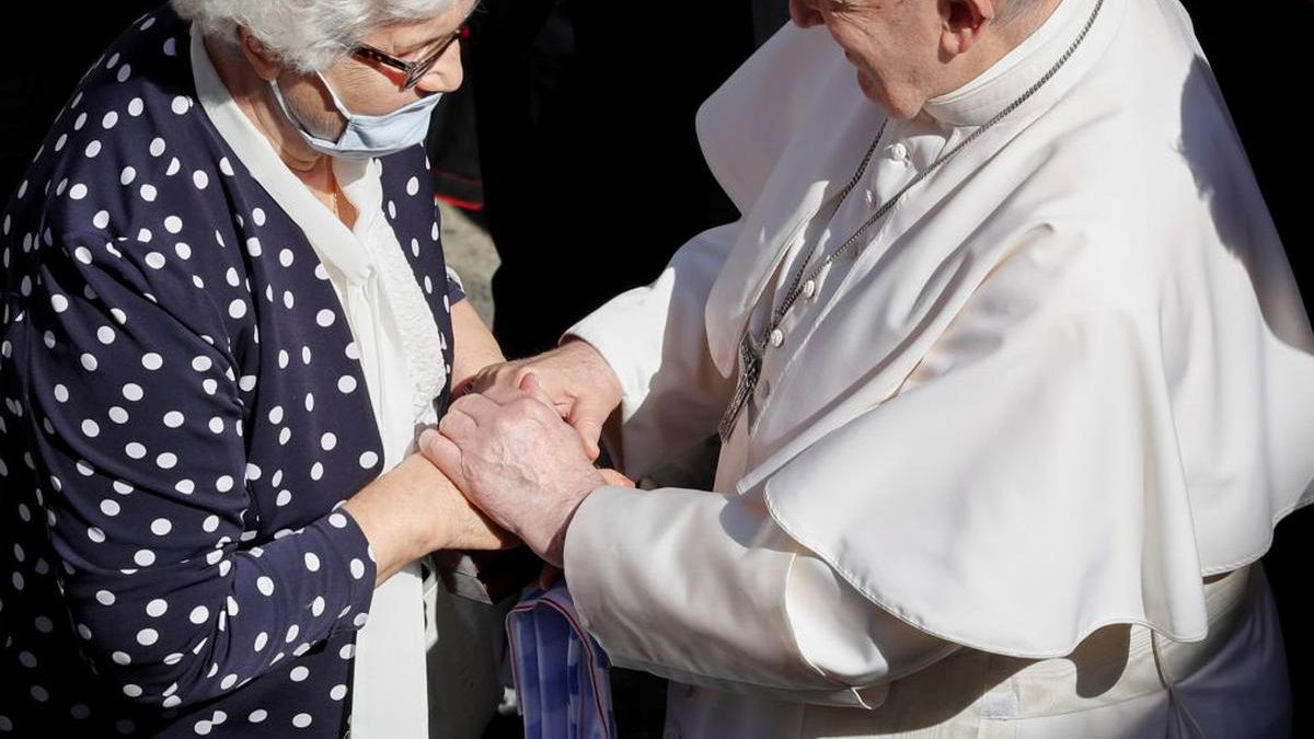 El gesto del Papa con una sobreviviente del Holocausto
