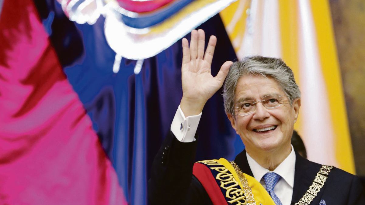 Asume Lasso con una agenda liberal y sella el giro de Ecuador hacia la derecha