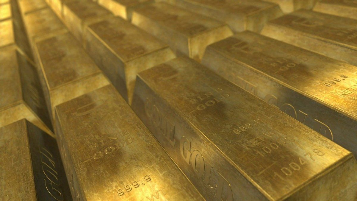 El oro se desploma, el dólar se fortalece y cae el petróleo tras el giro en la Fed