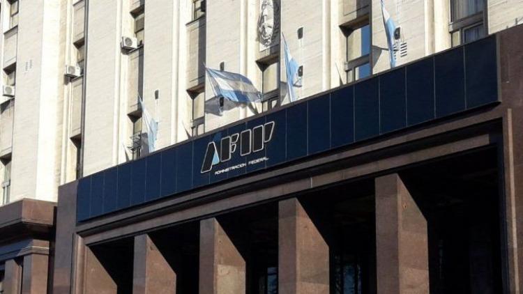La recaudación creció 72,7% anual en mayo y continuó mejorando en términos reales