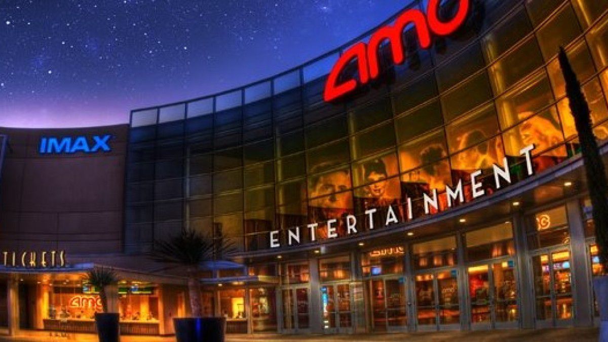 La cadena de cines AMC vuela más de 50% tras vender 8,5 millones de sus acciones a fondo