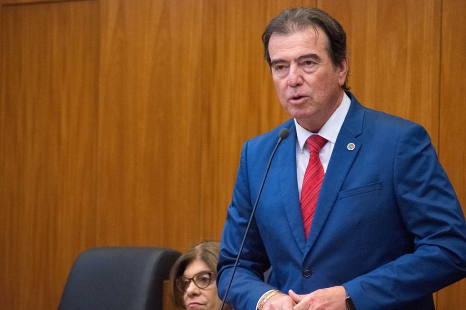 Castrillón se suma si Cresto va para gobernador