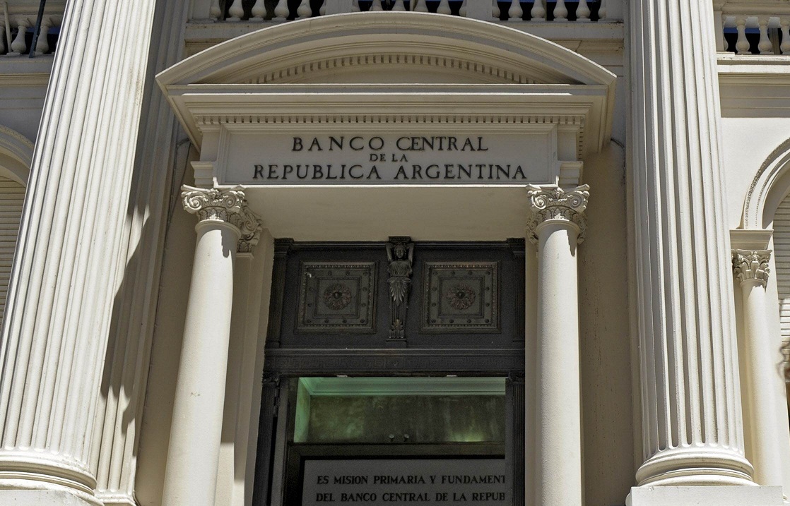 Controles sobre el CCL: cómo impactarán en el dólar oficial y el blue