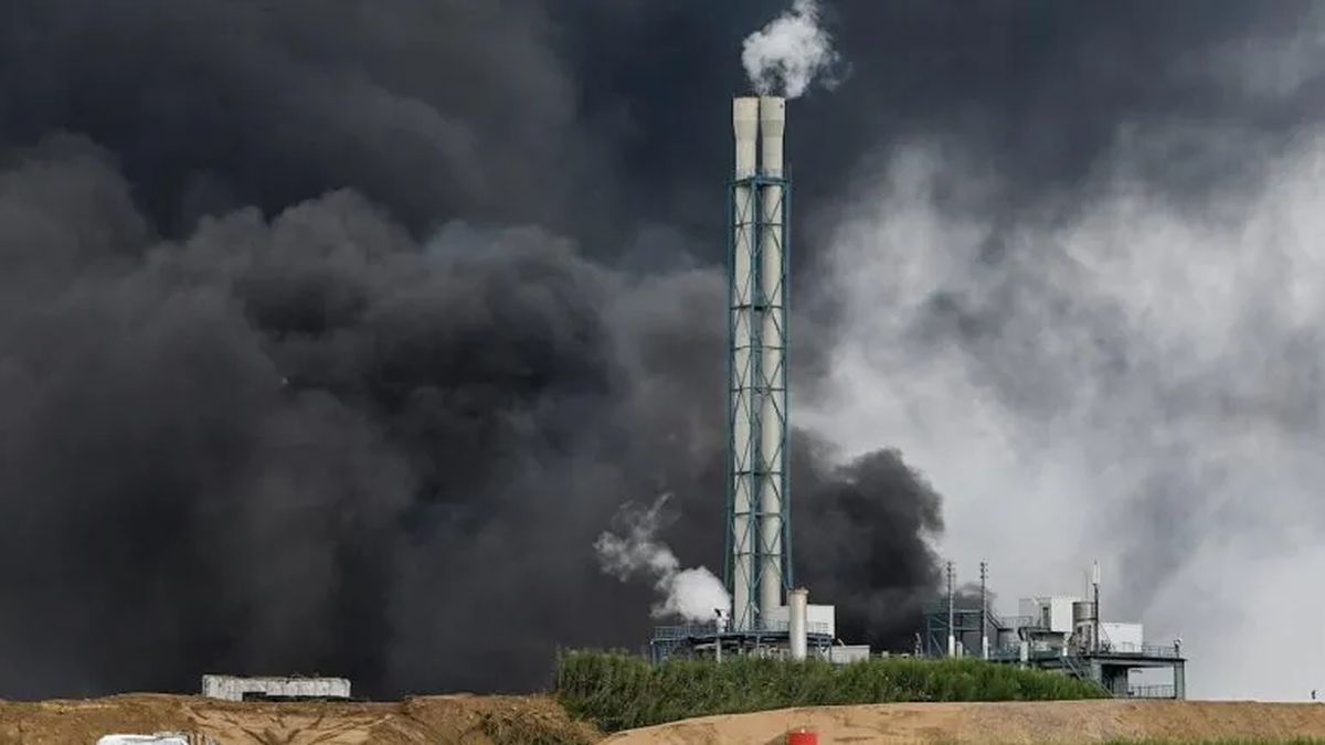Explotó una fábrica de químicos en Alemania y declararon «peligro extremo»