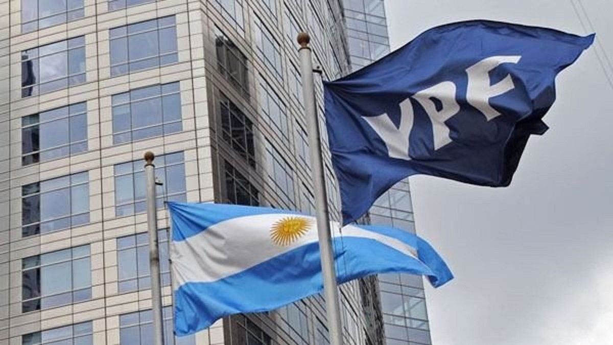 Moody’s elevó la calificación crediticia de YPF como emisor en moneda local