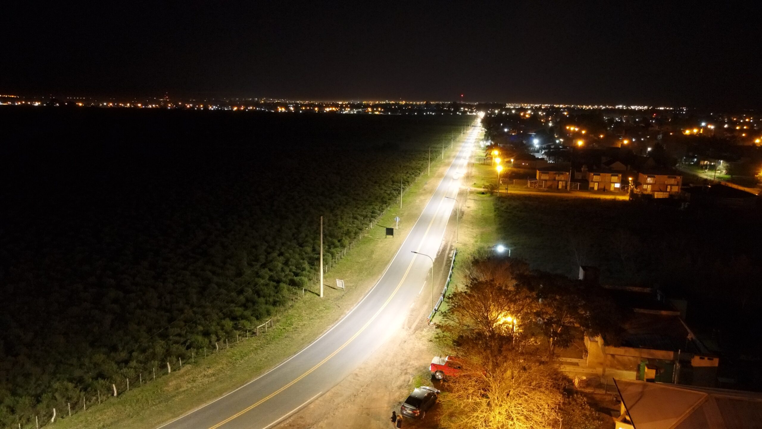 Se iluminó la Avenida 1º de Diciembre de Pueblo Belgrano