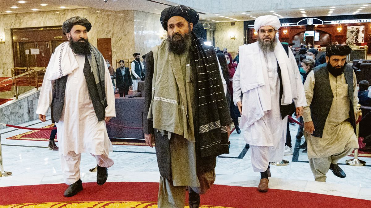 Ante la desconfianza mundial, los talibanes prometen amnistía y respetar derechos de mujeres
