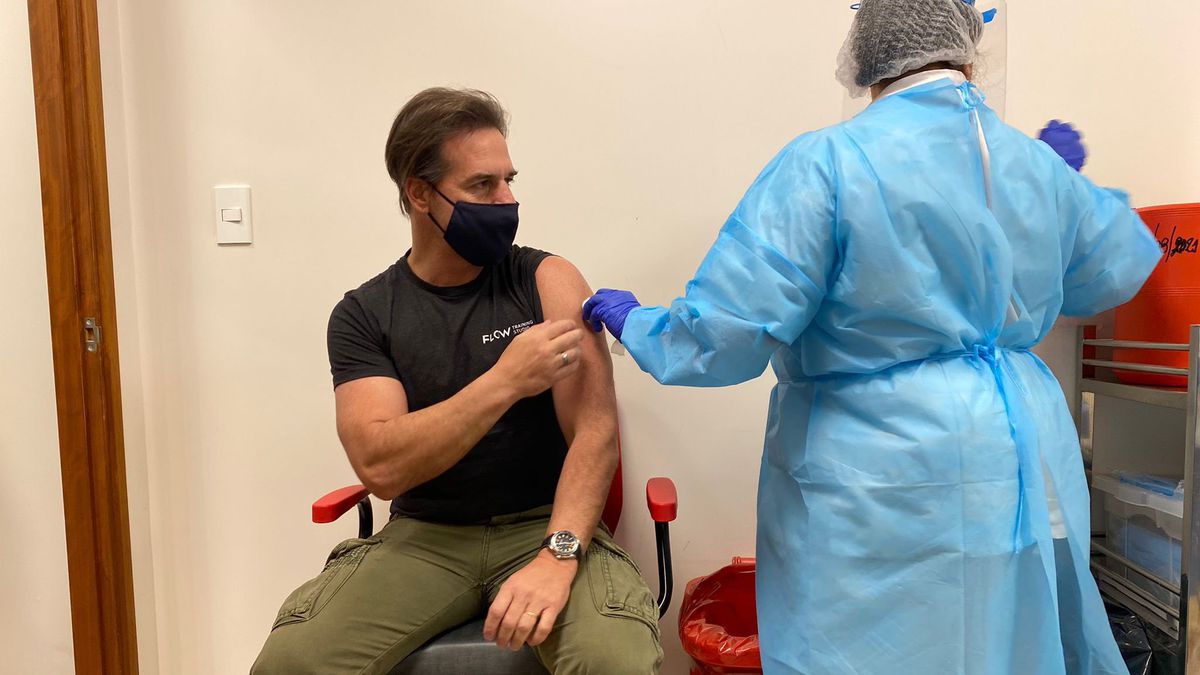Uruguay: Lacalle Pou recibió la tercera dosis de la vacuna contra el coronavirus