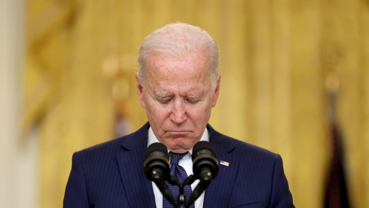 Pedidos de impeachment y  baja popularidad: Biden paga  caro el portazo en Afganistán
