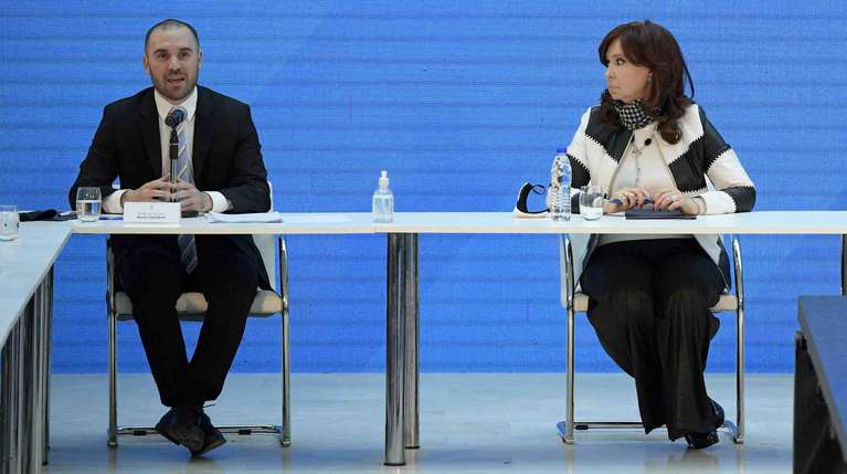 Economistas advierten que no hay margen para financiar la expansión del gasto que quiere Cristina