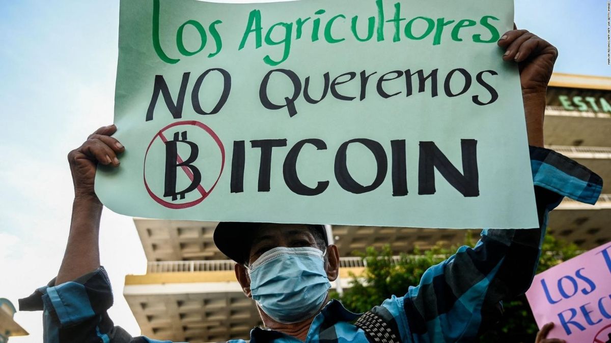 Protestas en El Salvador contra el uso de bitcoin como moneda de curso legal