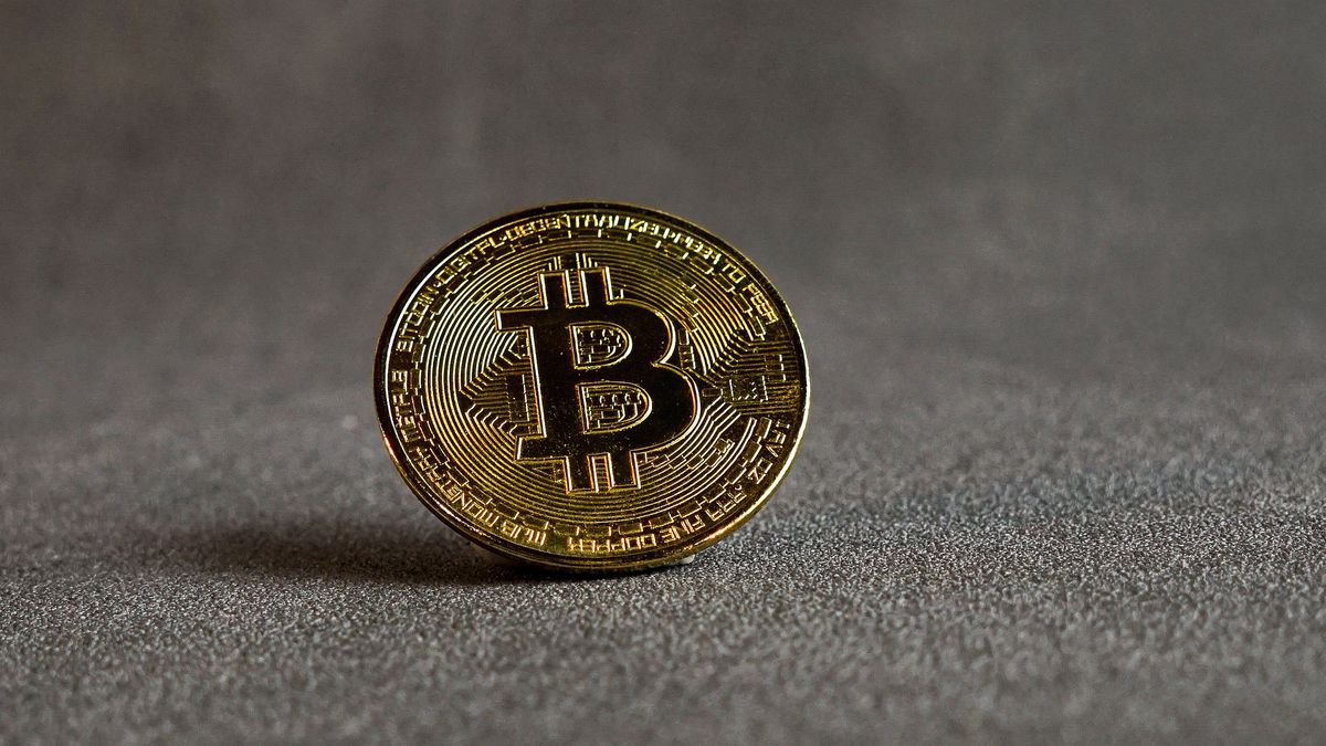 Inversores en «holding» y el Bitcoin estable: hoy día clave