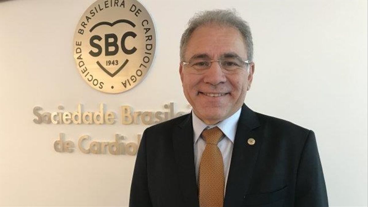 El ministro de Salud de Brasil volvió a dar positivo de Covid-19 y no puede salir de EEUU