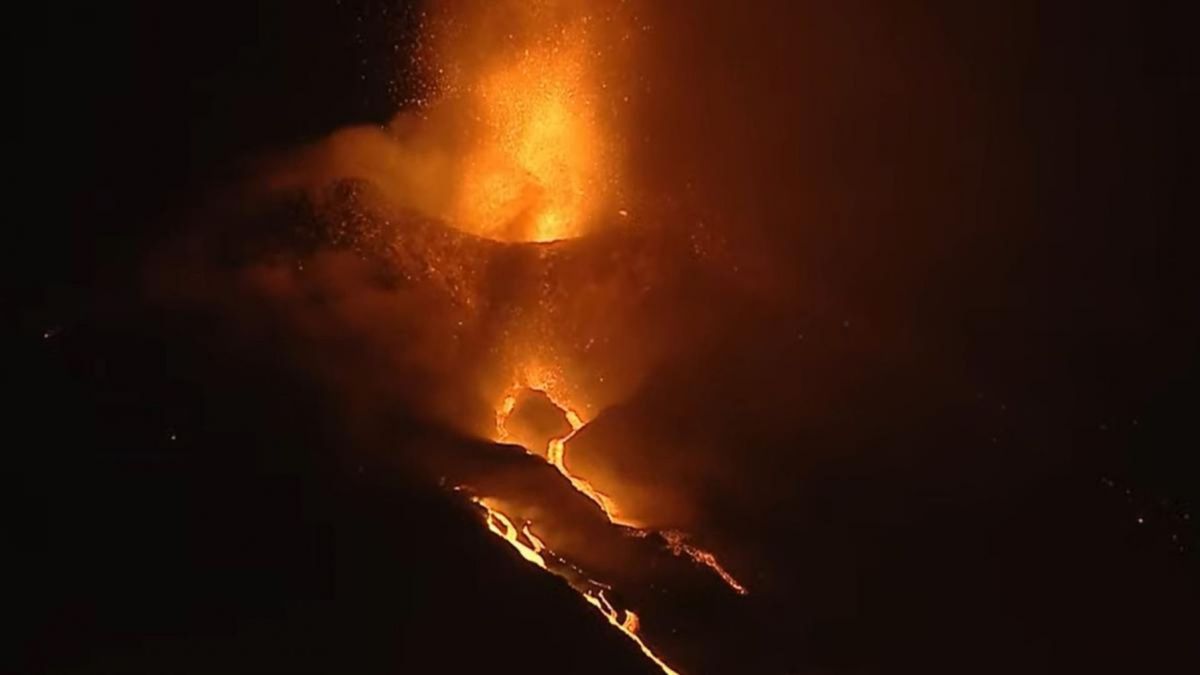 Sigue el temor en la isla de La Palma: se abrió un nuevo foco de emisión de lava