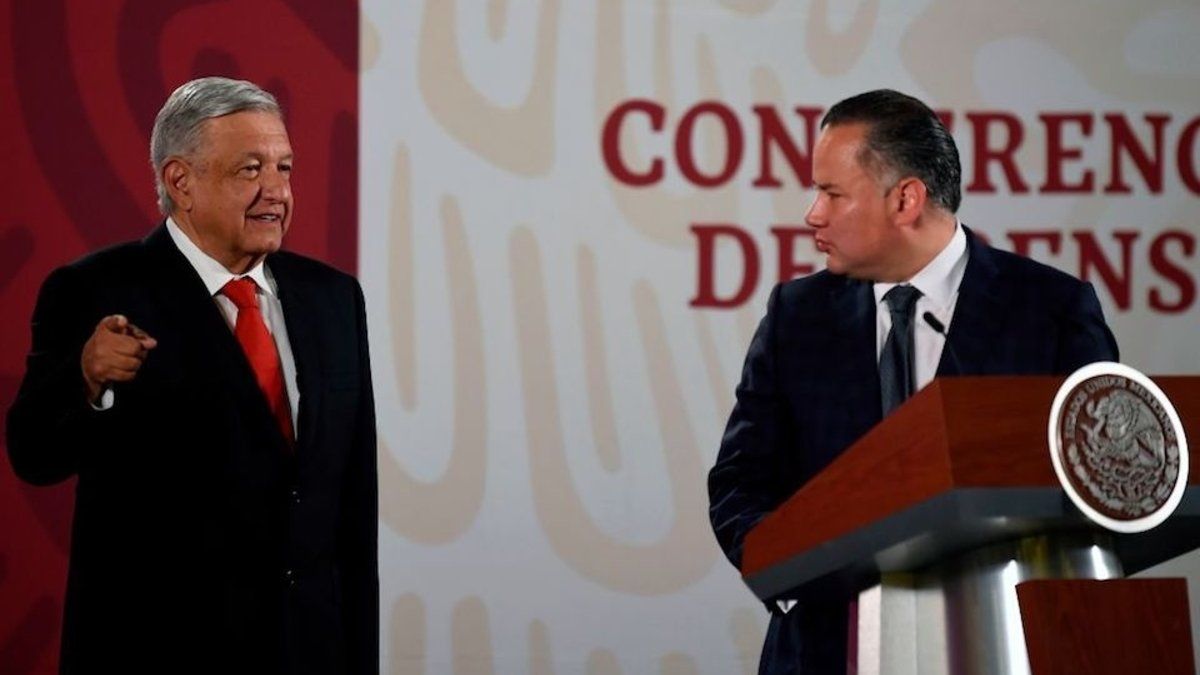 Renunció el titular de Inteligencia Financiera de México tras las críticas por los gastos de su boda