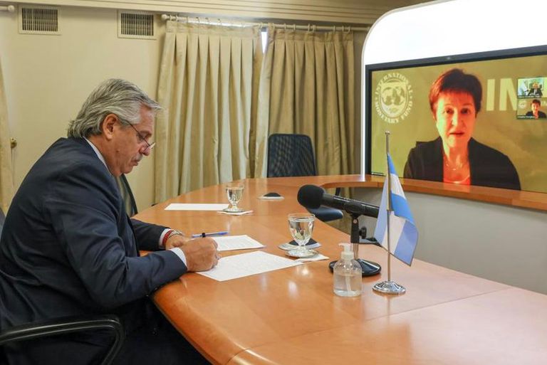 Alberto Fernández accedió al informe del FMI que evaluó el crédito concedido a Macri y prepara una ofensiva política contra Juntos por el Cambio