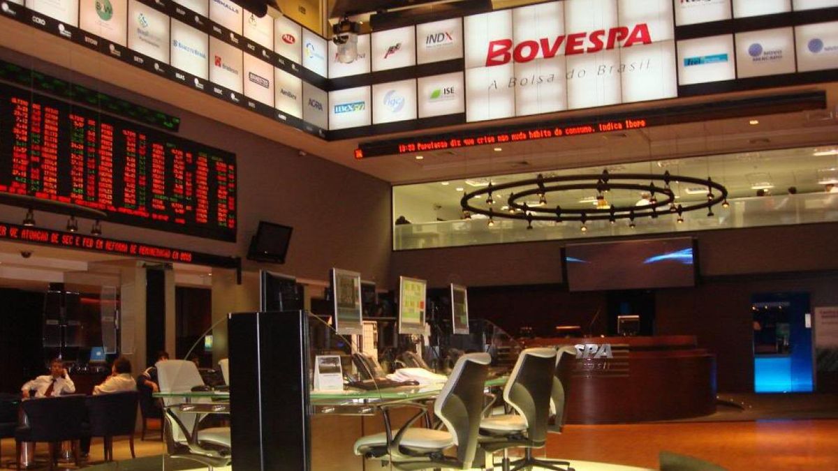 Mal año para las acciones brasileñas: Bovespa se desplomó 12% en 2021