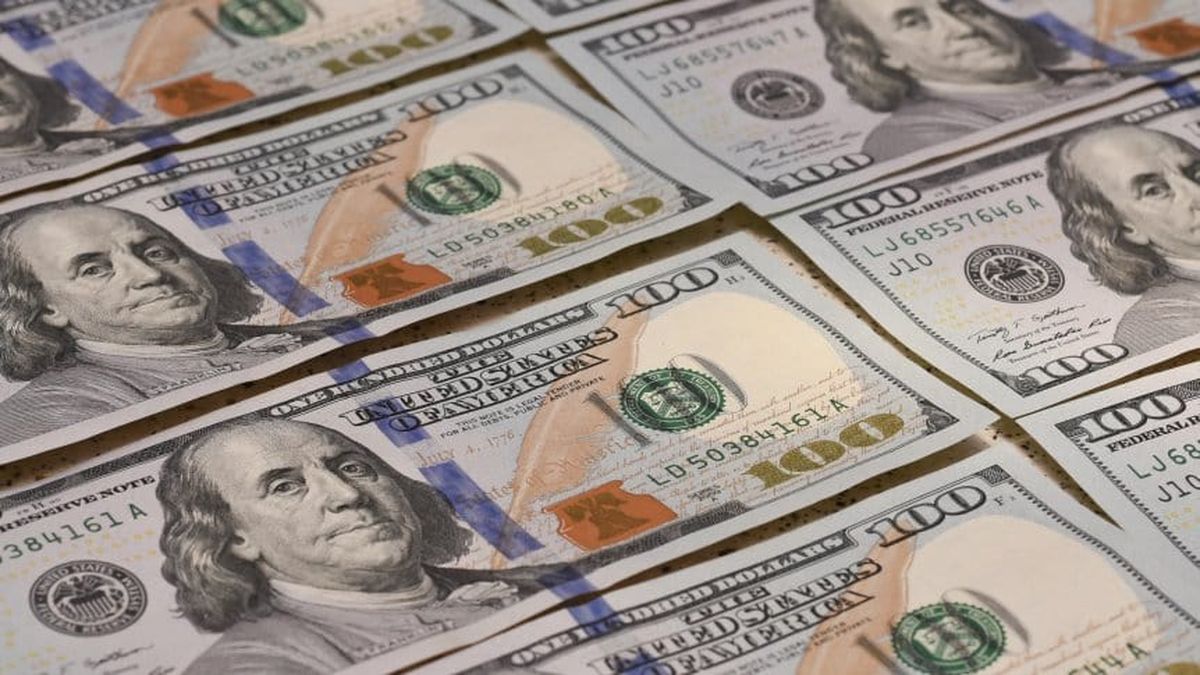 Los dólares financieros operan mixtos y con la brecha por debajo del 100%