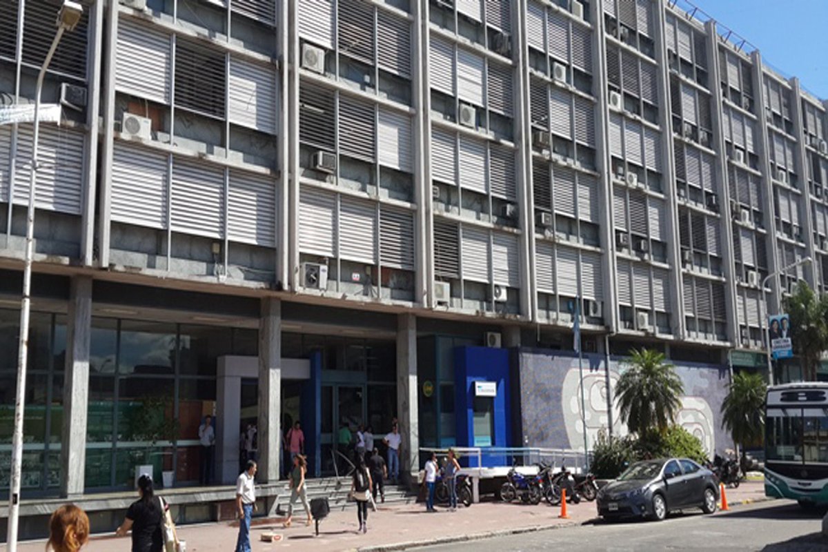Gremios docentes y el gobierno se reúnen para iniciar la paritaria salarial