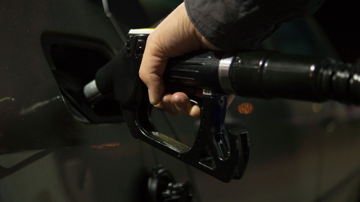 El petróleo sube por temores sobre suministros por la tensión en Ucrania