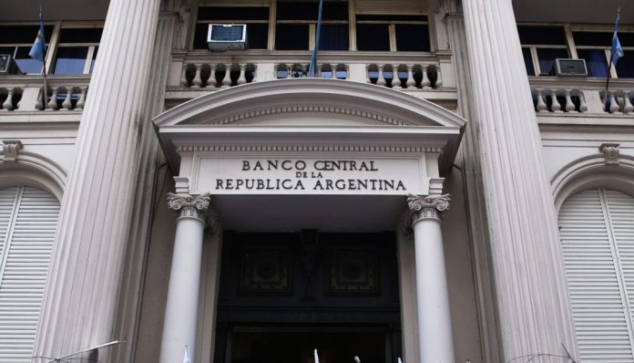 El Banco Central subió la tasa de interés para los plazos fijos al 41,5% anual￼