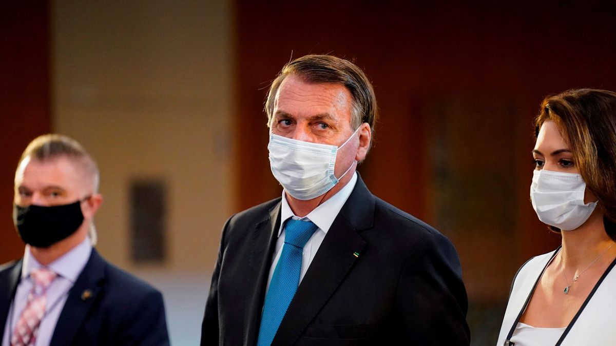 Bolsonaro se autopremia con una medalla al «mérito indigenista»