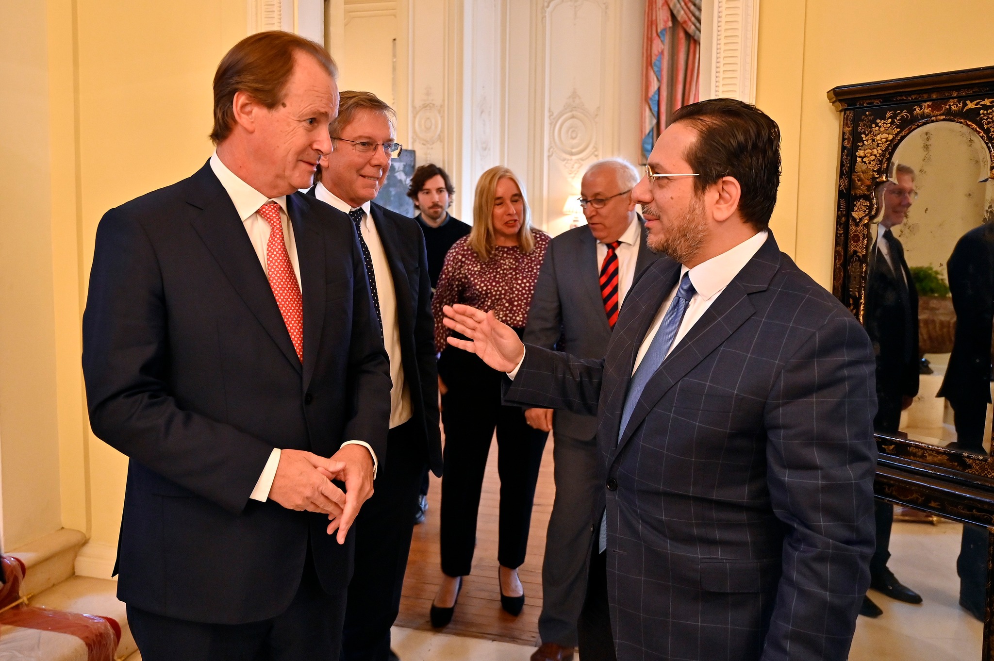 Bordet se reunió con empresarios árabes y británicos para ampliar los mercados