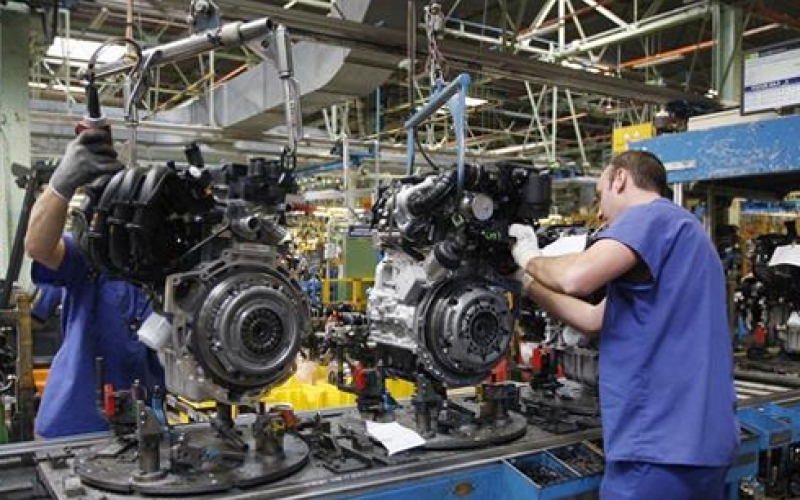 La industria afirma que se empieza a amesetar la creación de empleo