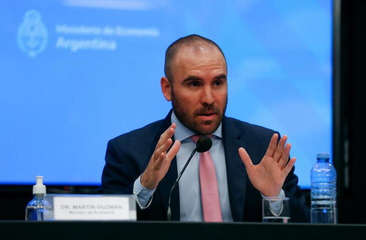 Guzmán acelera los contactos con empresarios e insiste para que el impuesto a la renta inesperada llegue al Congreso