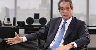 Miguel Pesce negó un «atraso cambiario» y aseguró que ya se cumple la triple meta: reservas, déficit y emisión