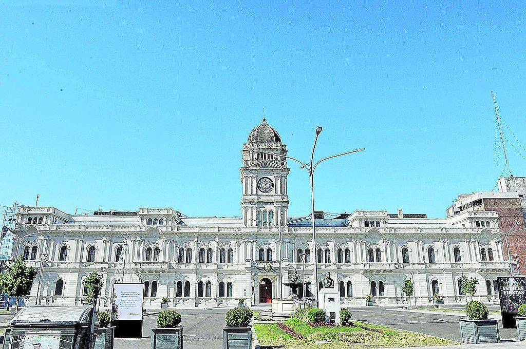 La provincia propuso a los docentes adelantar un 7% de aumento con los haberes de agosto