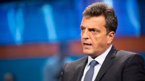 Massa negocia un préstamo con bancos internacionales para fortalecer reservas y evitar una devaluación brusca