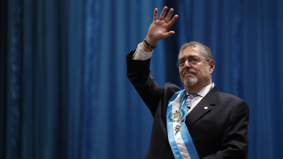 Fiscales en Guatemala piden anular las elecciones presidenciales que ganó Bernardo Arévalo y la OEA denuncia «un intento de golpe de Estado»