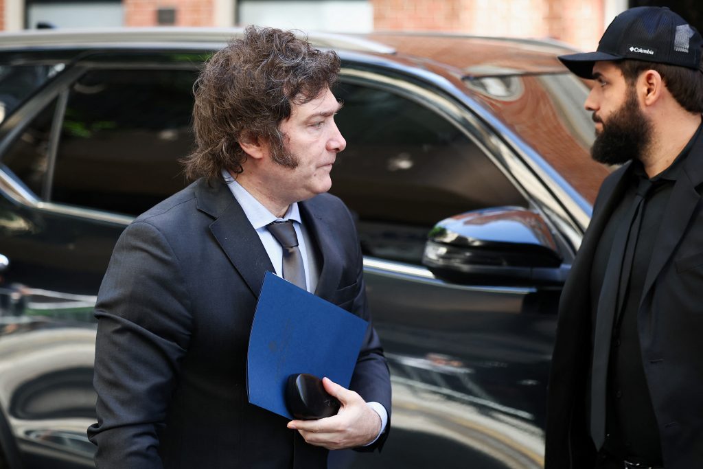 Milei descartó dolarizar la economía este año: “No dan los tiempos”
