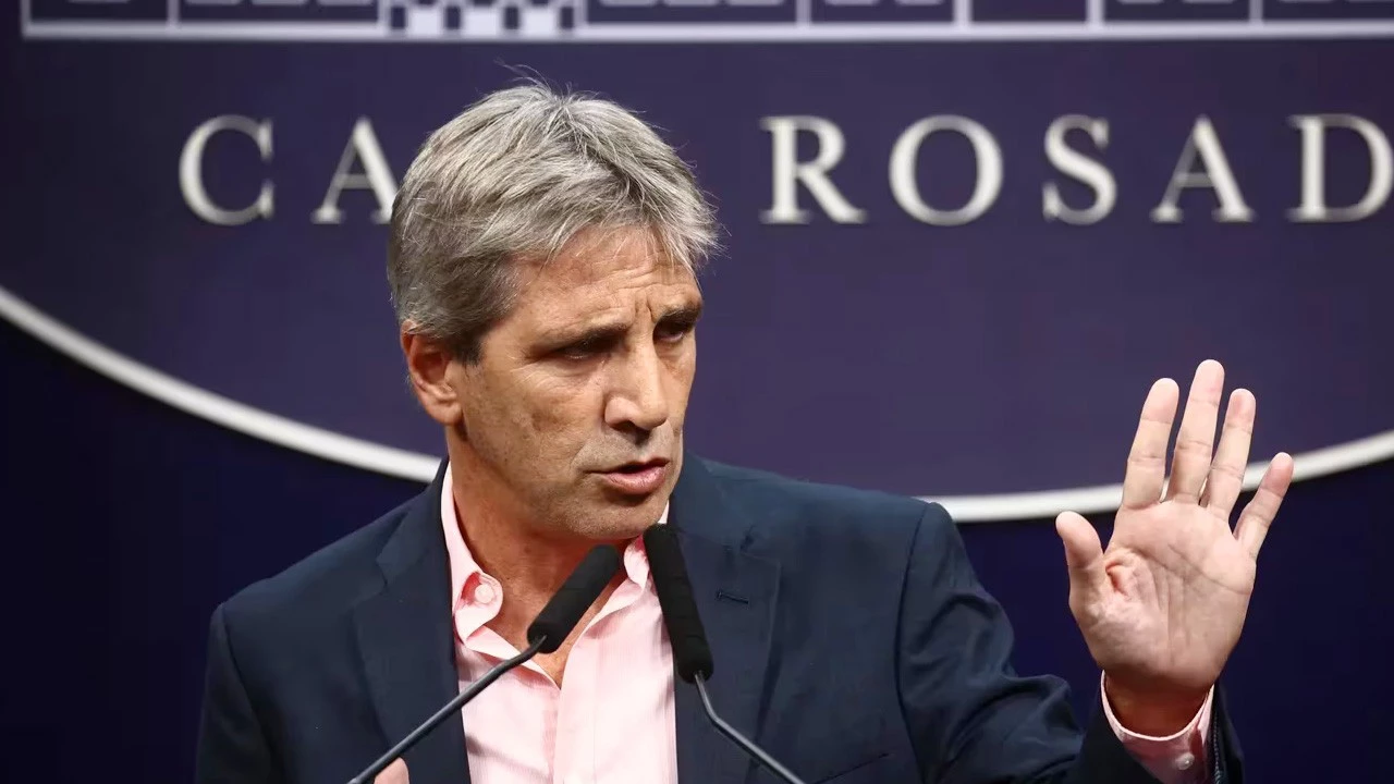 Luis Caputo anticipó que la inflación de diciembre será “sustancialmente más alta que la de noviembre”