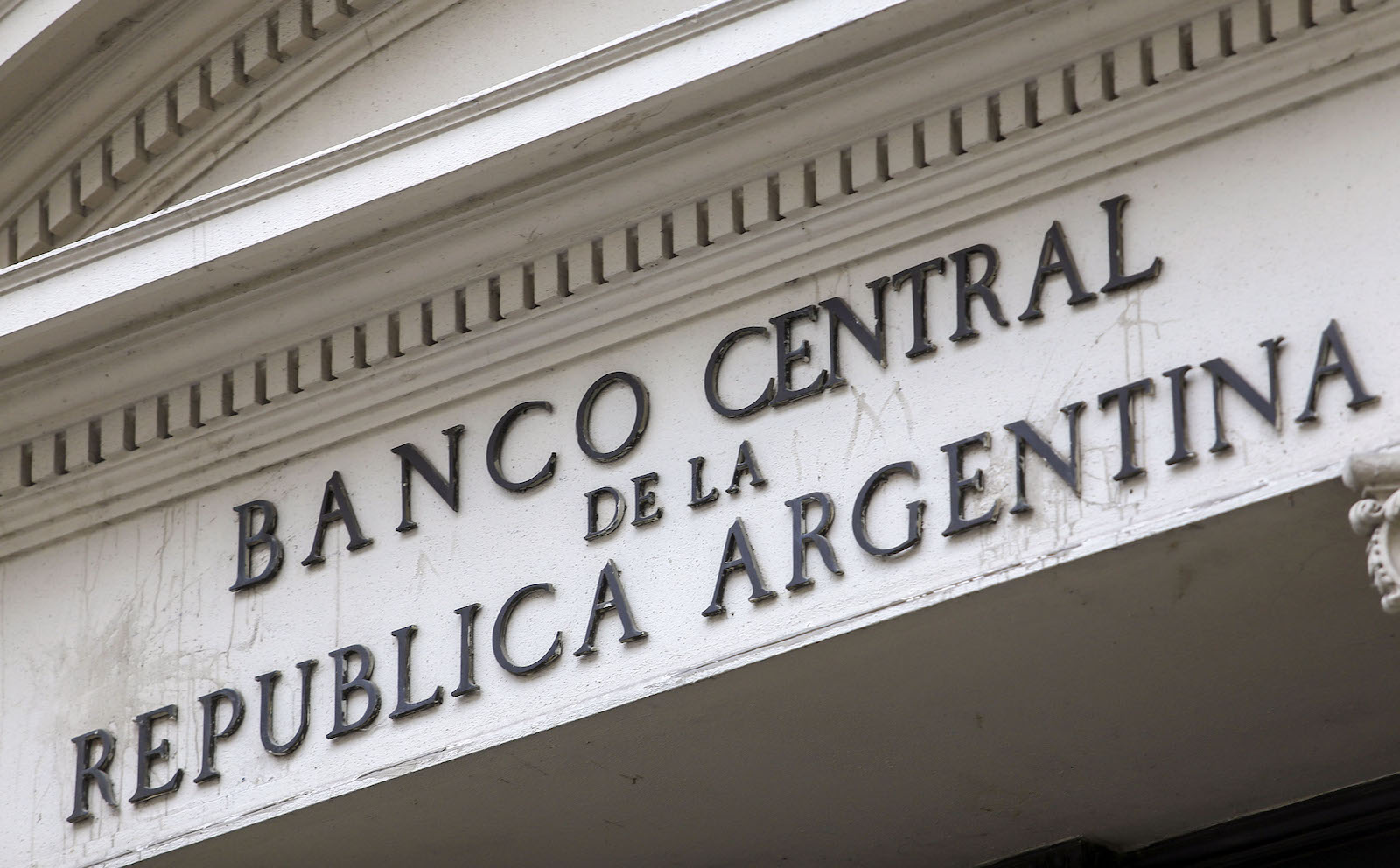 El BCRA compró USD 142 millones en el mercado ante la firmeza de la oferta exportadora